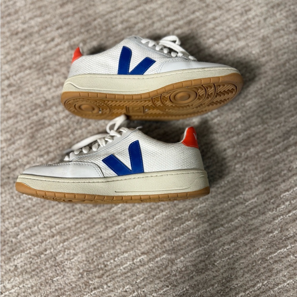 Veja V12 Mixed Leather Court Sneakers. Size 35. US 4.
